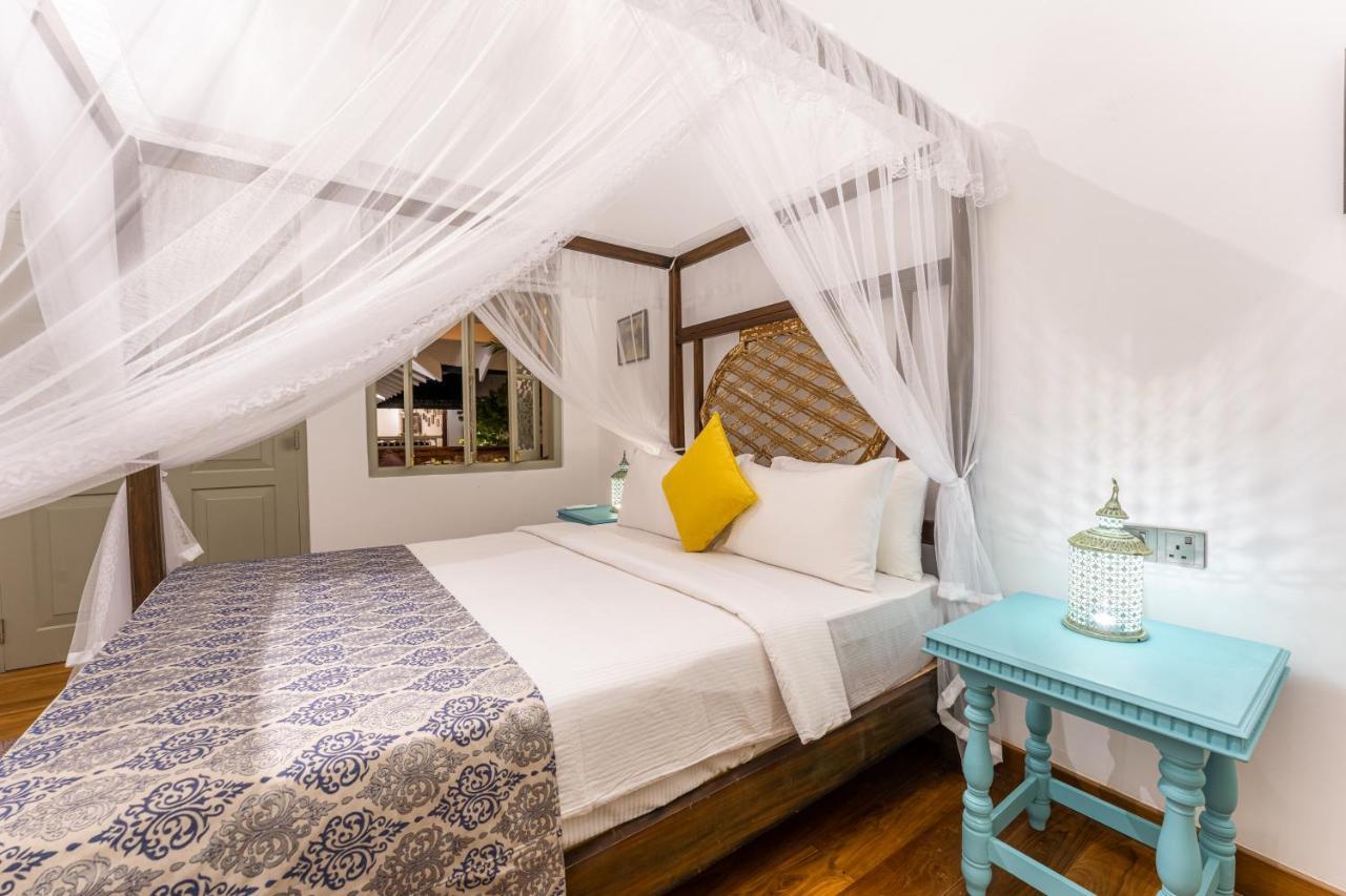 The House Hotel *