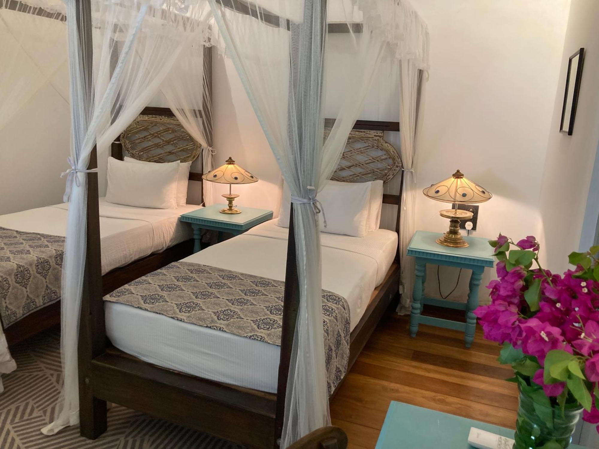 The House Hotel *
